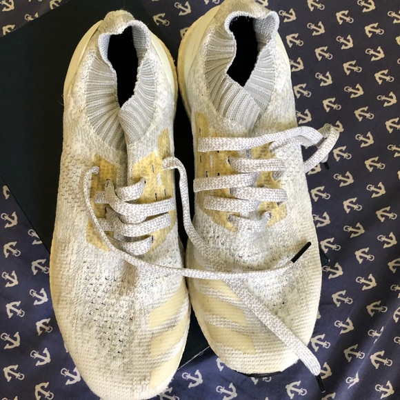 Uncaged ultraboost whits size 9 - Picture 4 of 4
